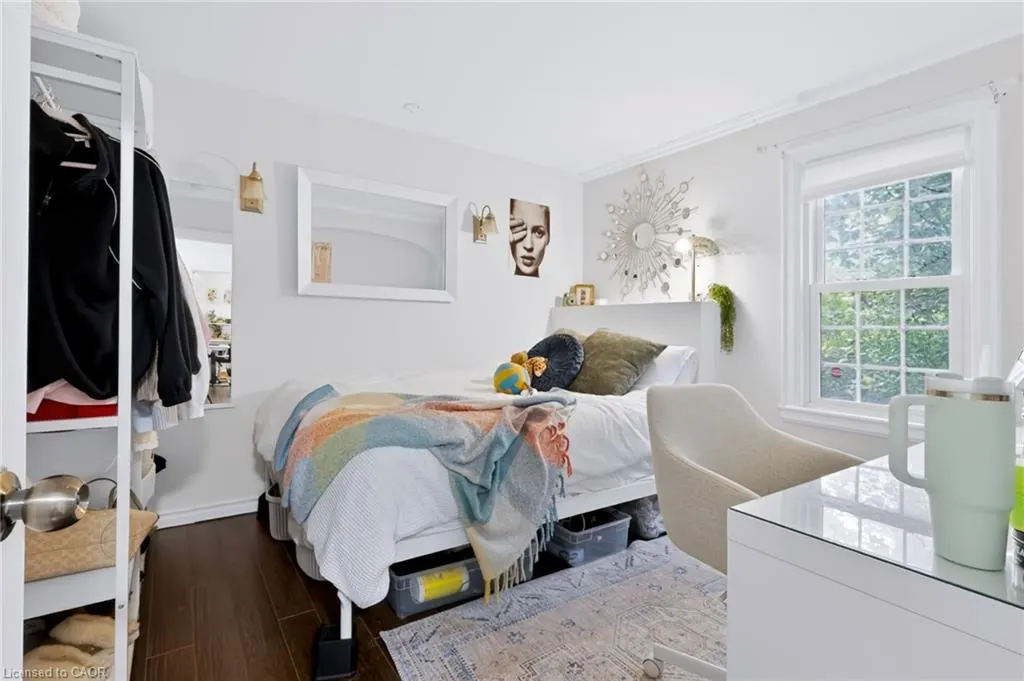 23 Forsyth Avenue S