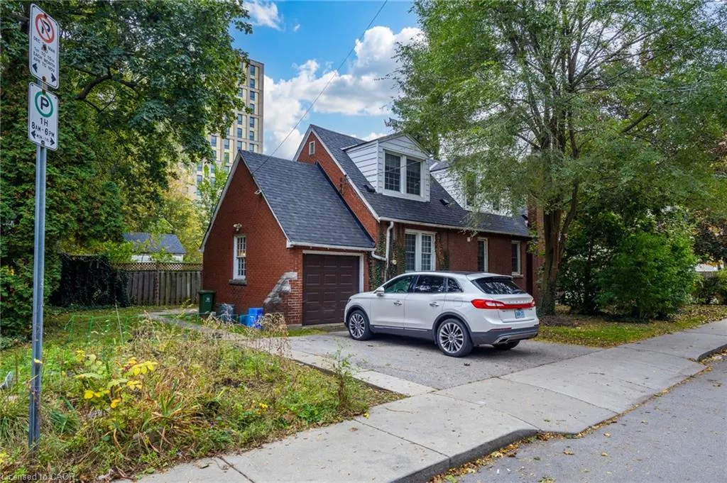 23 Forsyth Avenue S
