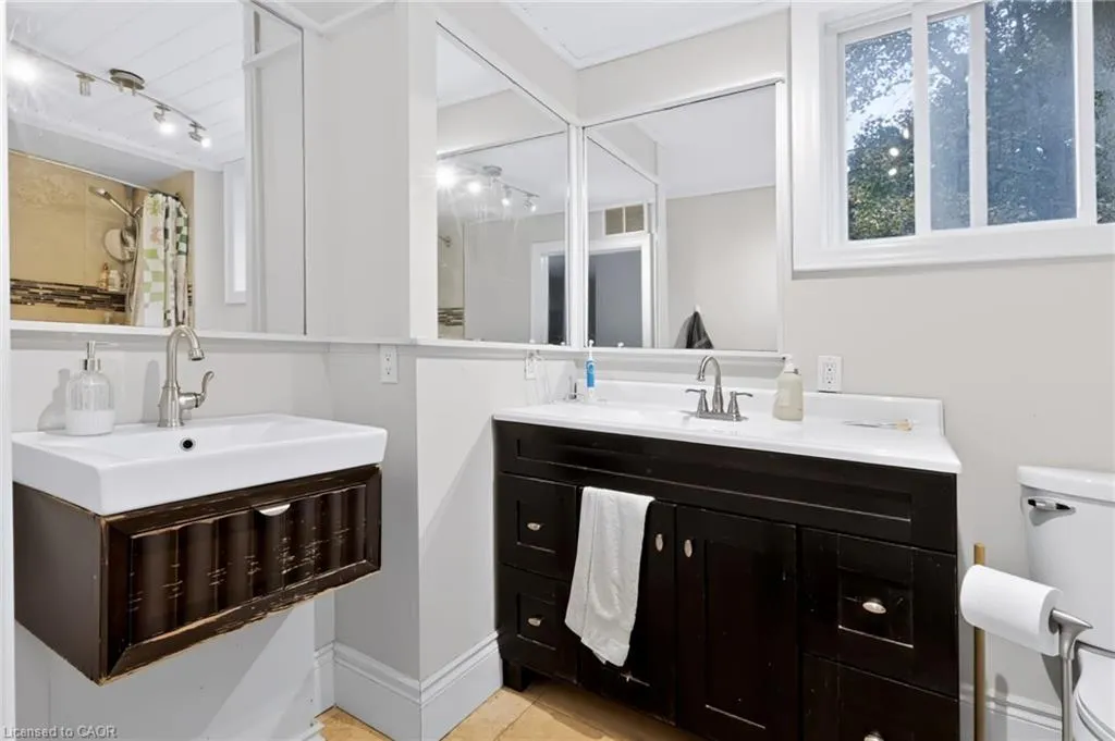27 Forsyth Avenue S