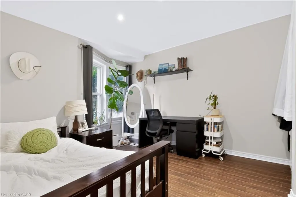 27 Forsyth Avenue S