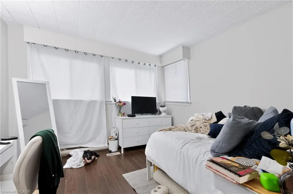 27 Forsyth Avenue S