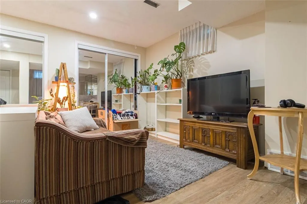 336 Jackson Street W