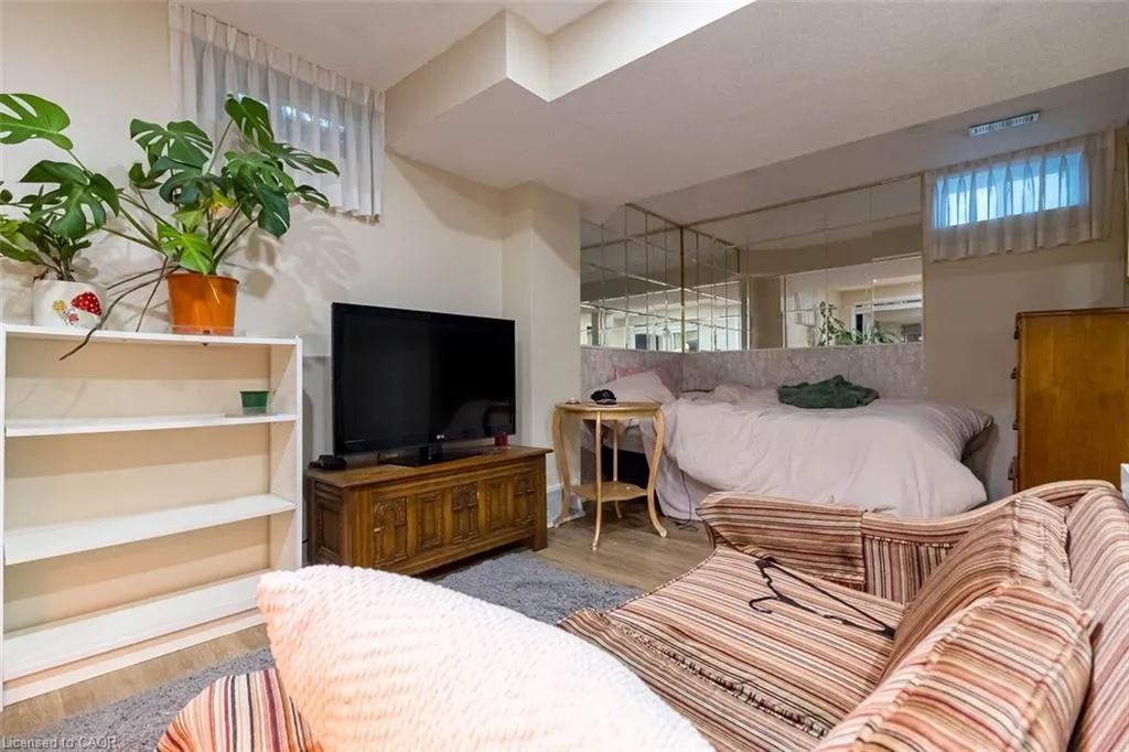 336 Jackson Street W