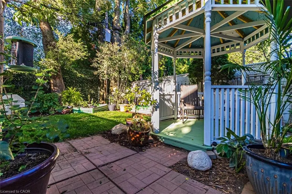 336 Jackson Street W