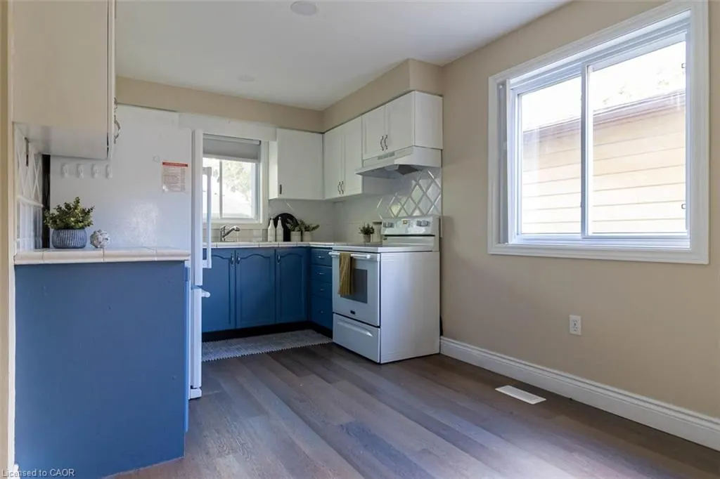 336 Jackson Street W