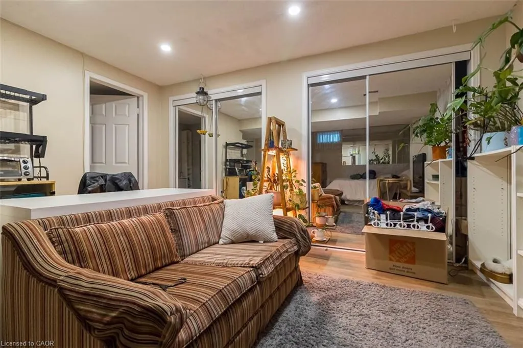 336 Jackson Street W