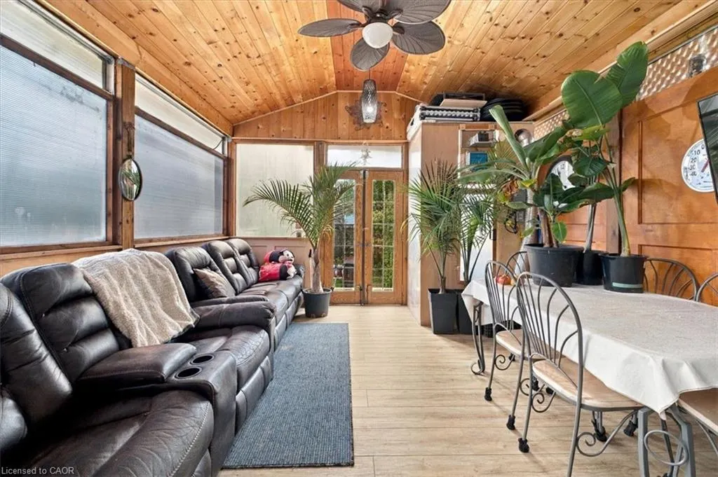 53 Picton Street W
