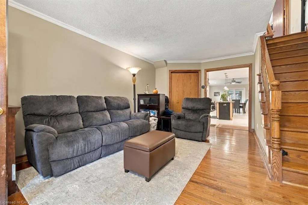 53 Picton Street W
