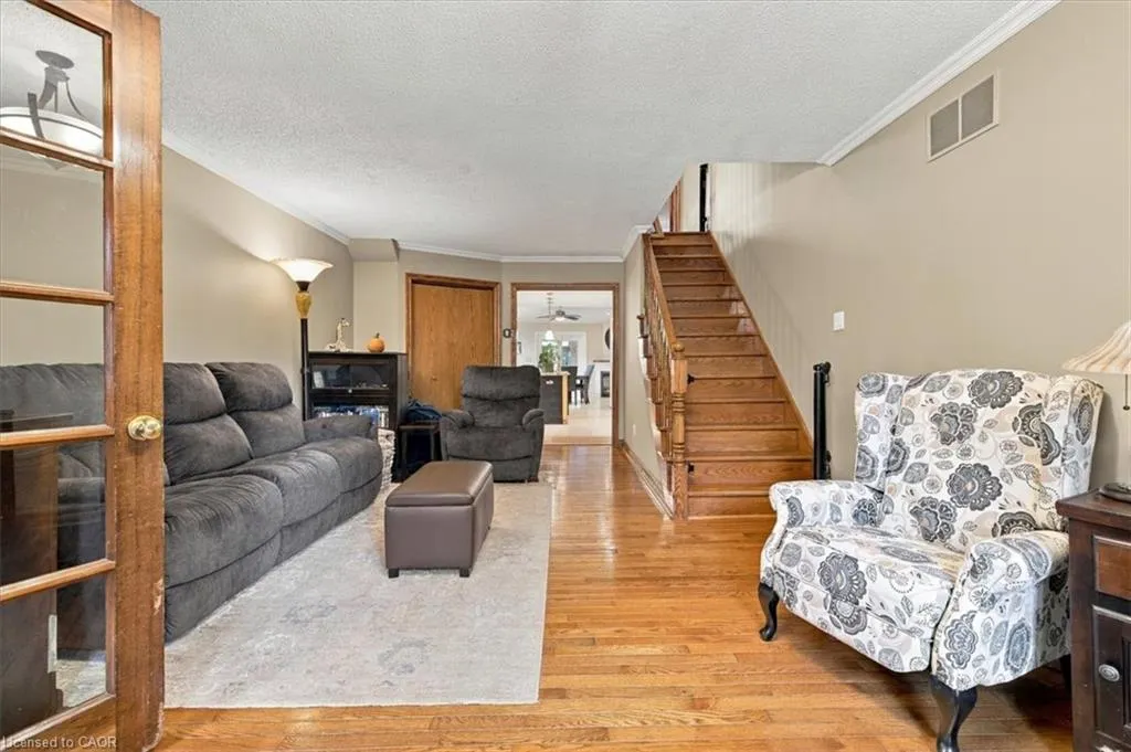 53 Picton Street W
