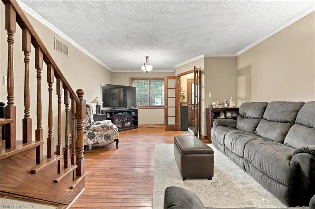 53 Picton Street W