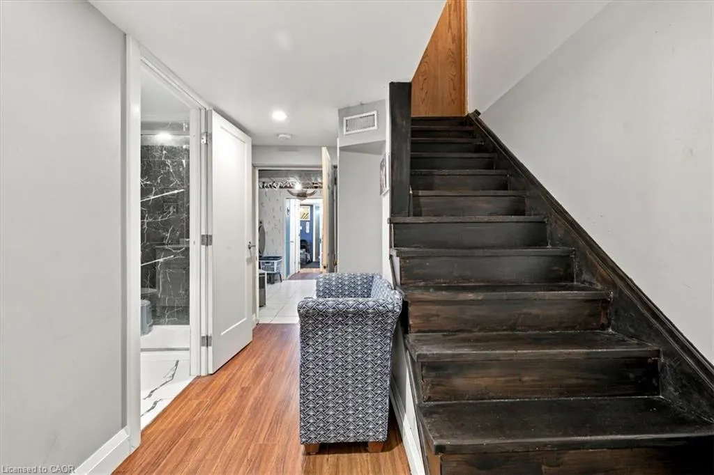 53 Picton Street W