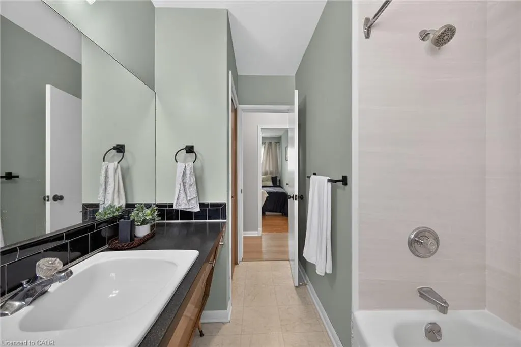 13 Allanburg Road S