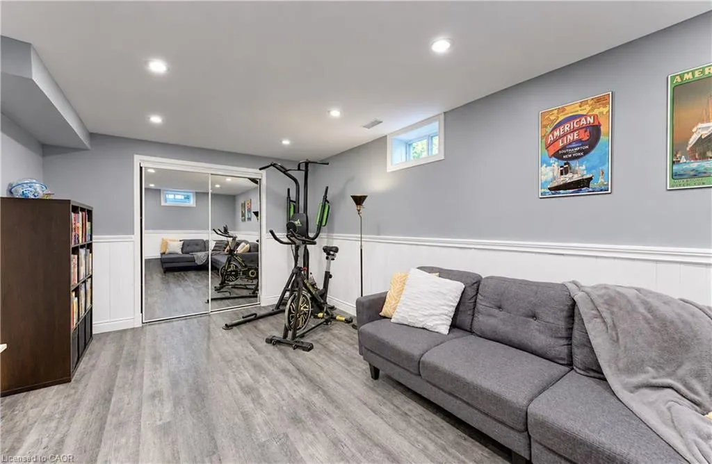 527B Rosemeadow Crescent