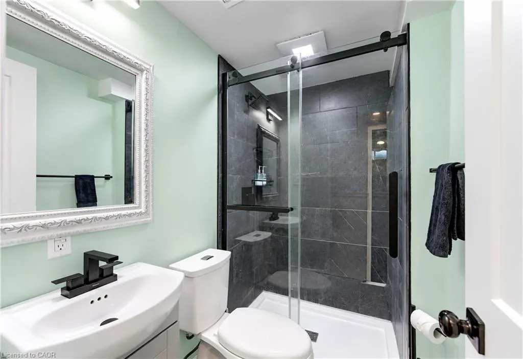 527B Rosemeadow Crescent