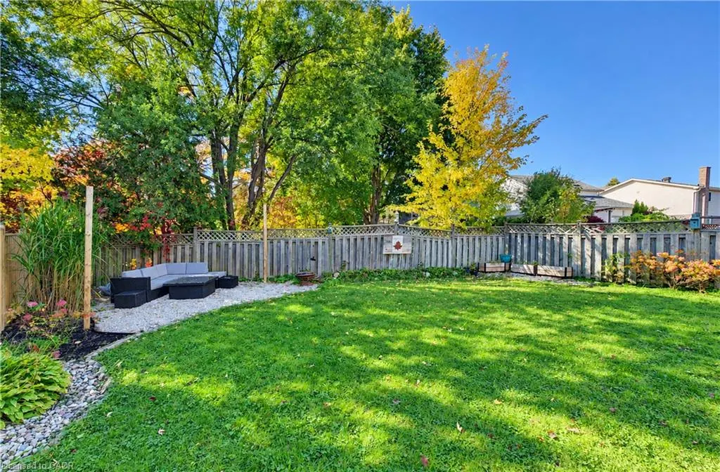 527B Rosemeadow Crescent