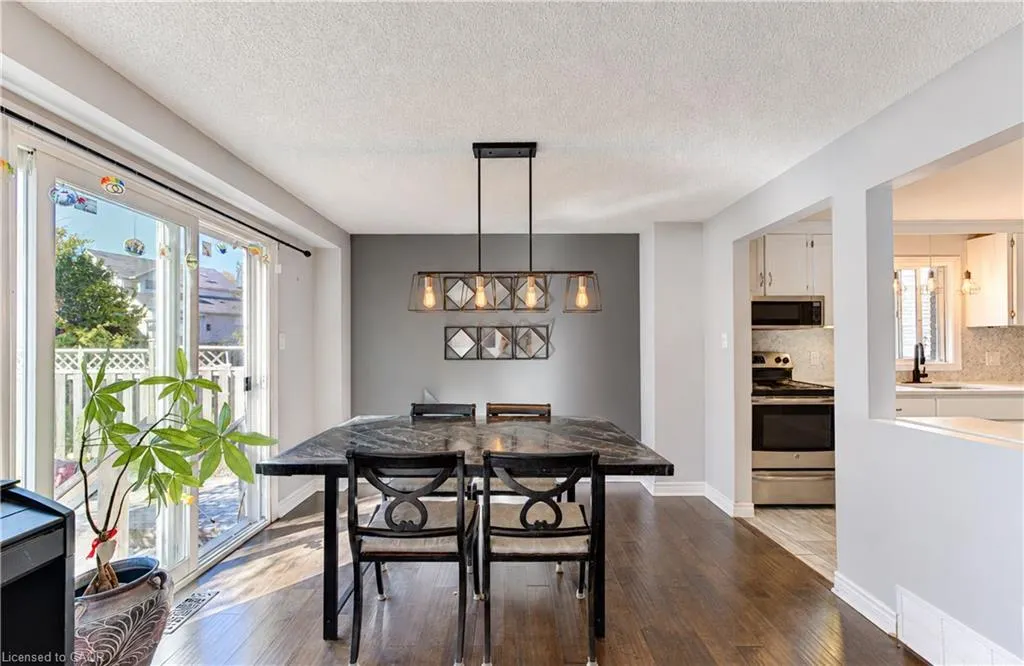 527B Rosemeadow Crescent