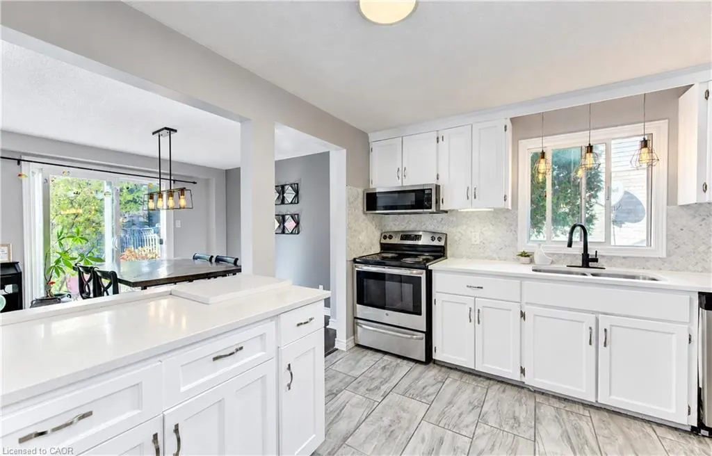 527B Rosemeadow Crescent
