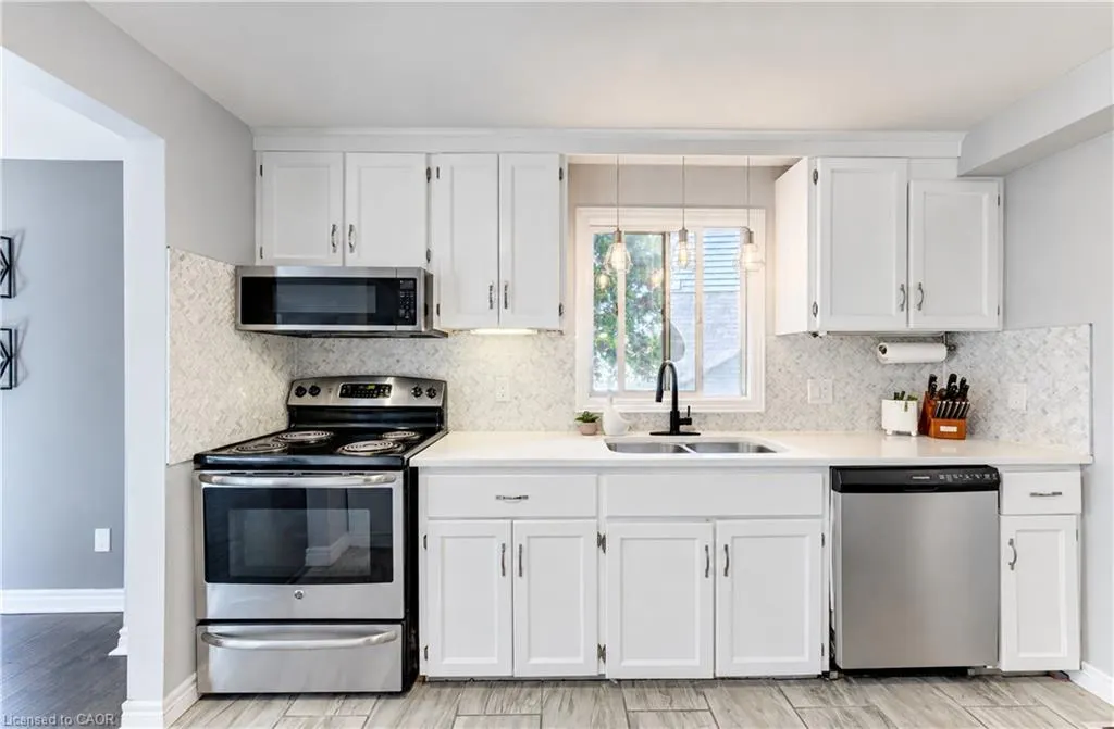527B Rosemeadow Crescent