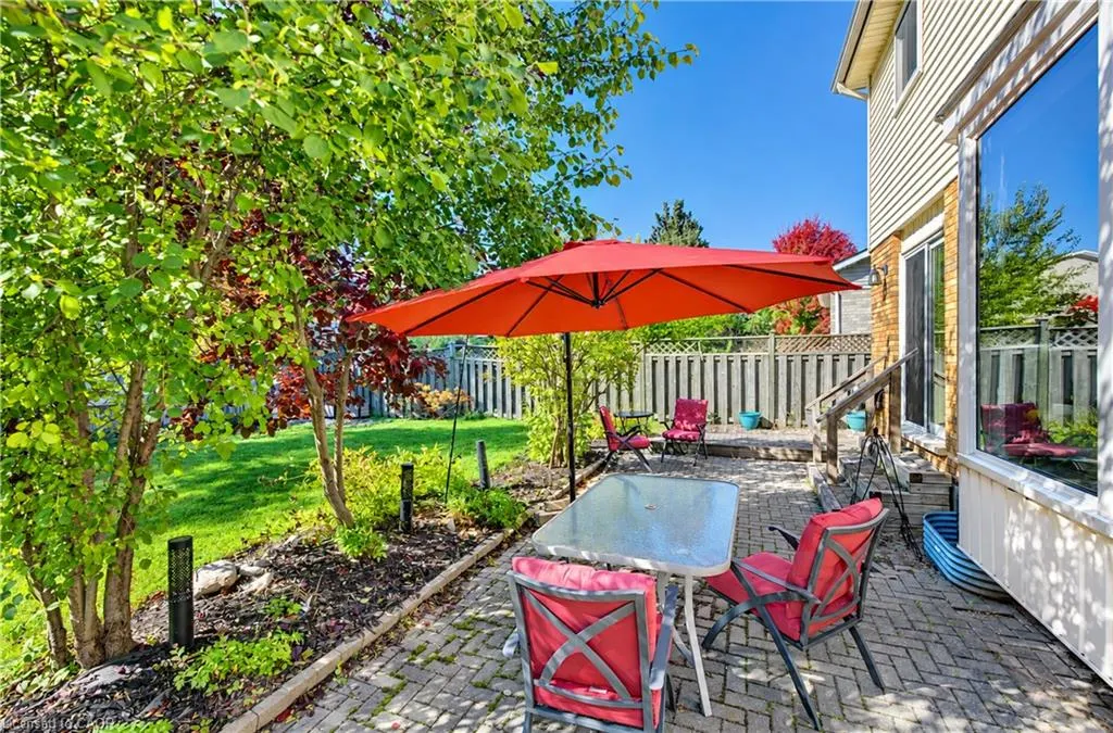 527B Rosemeadow Crescent