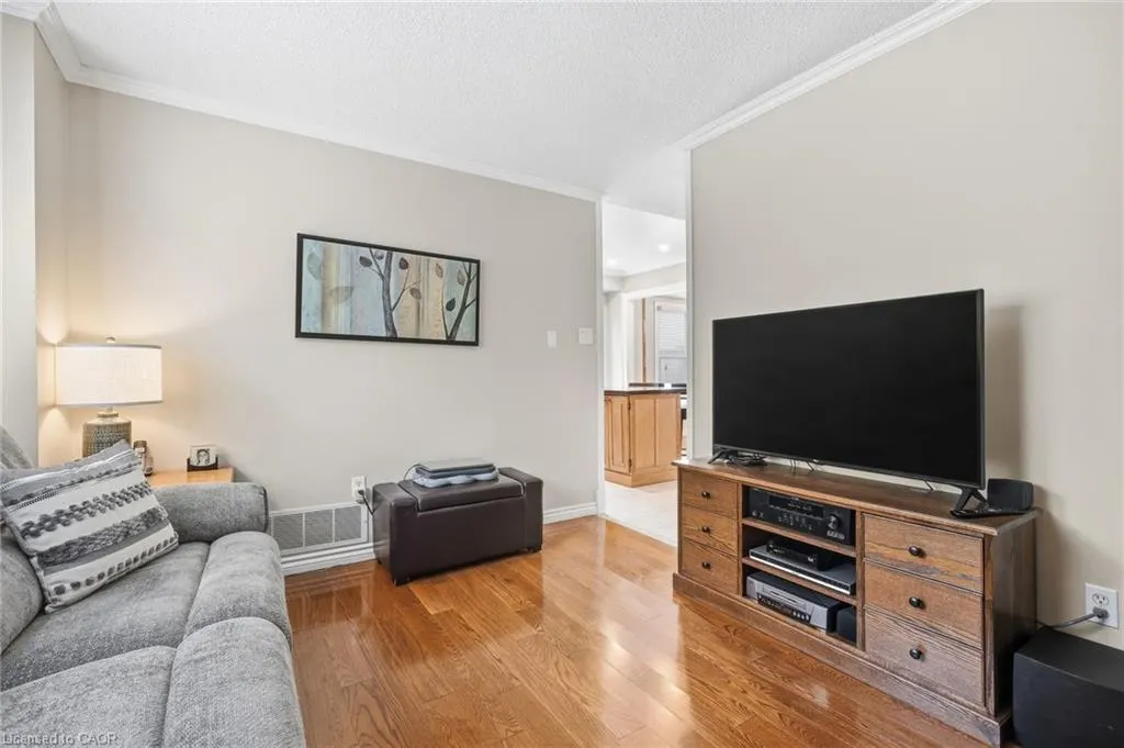 607 Clover Park Crescent