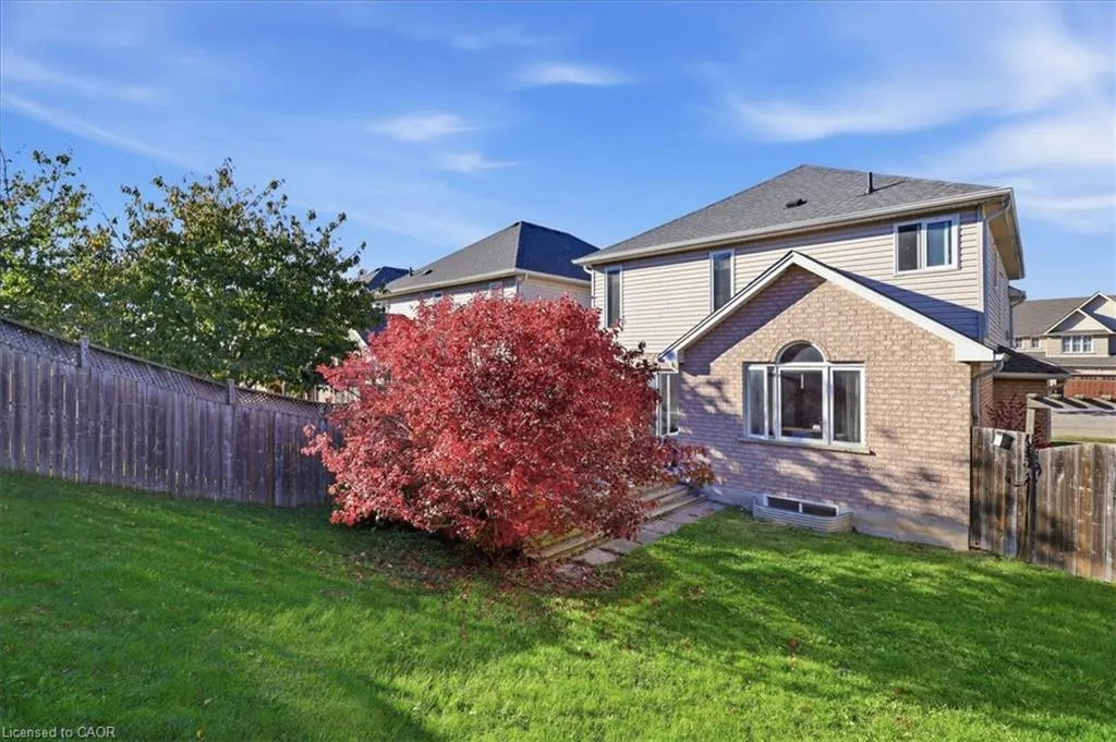 382 Mountain Laurel Crescent