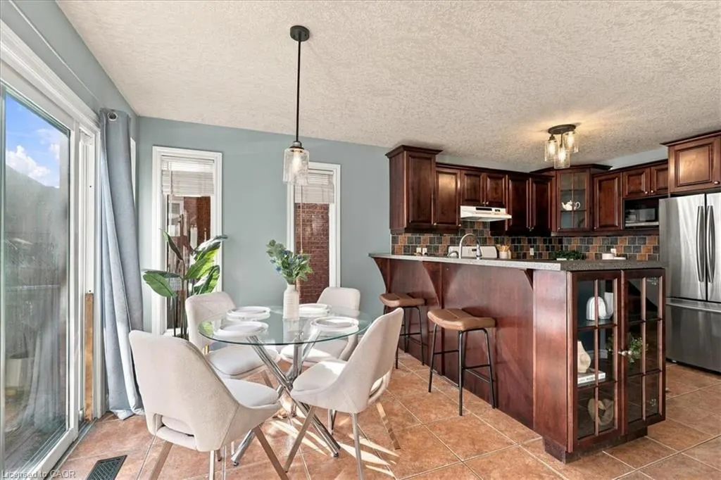 382 Mountain Laurel Crescent