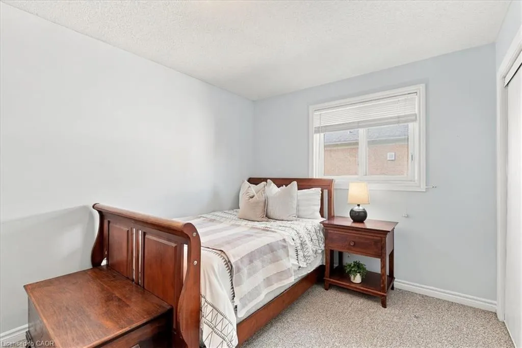 382 Mountain Laurel Crescent