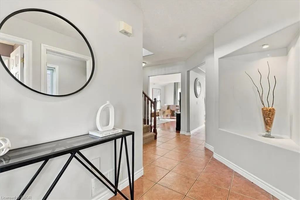 382 Mountain Laurel Crescent