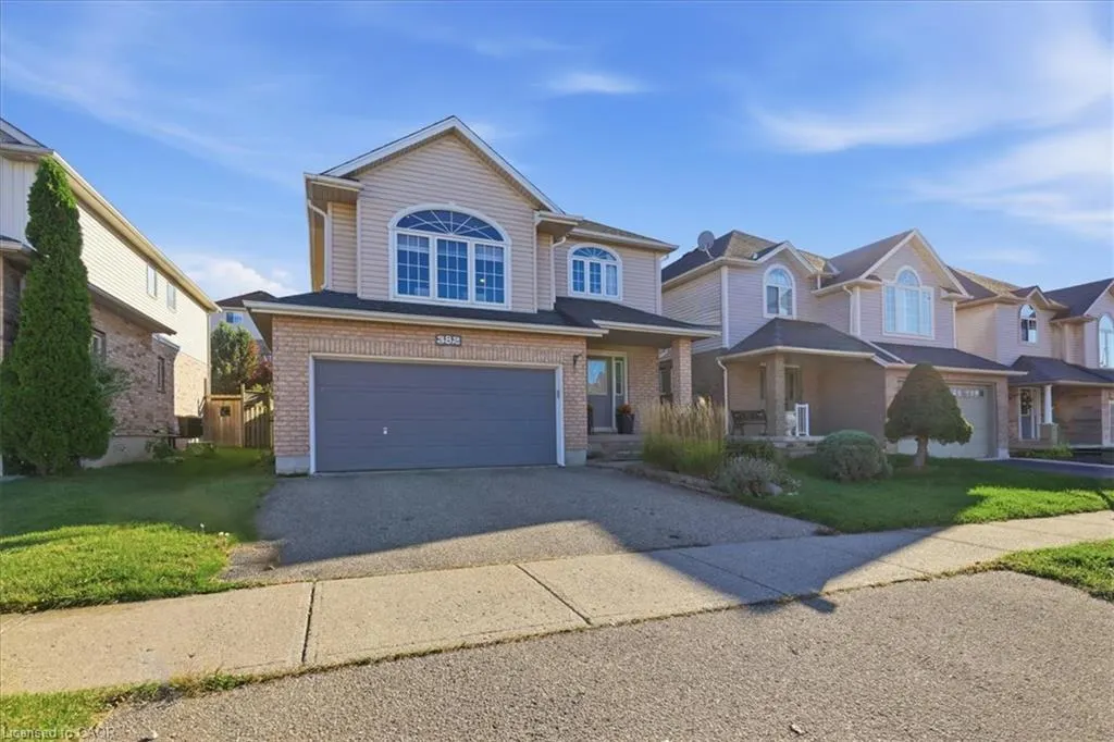 382 Mountain Laurel Crescent