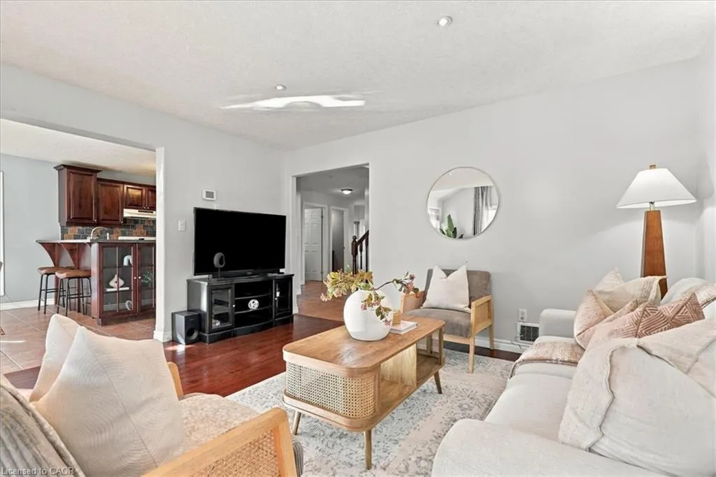 382 Mountain Laurel Crescent