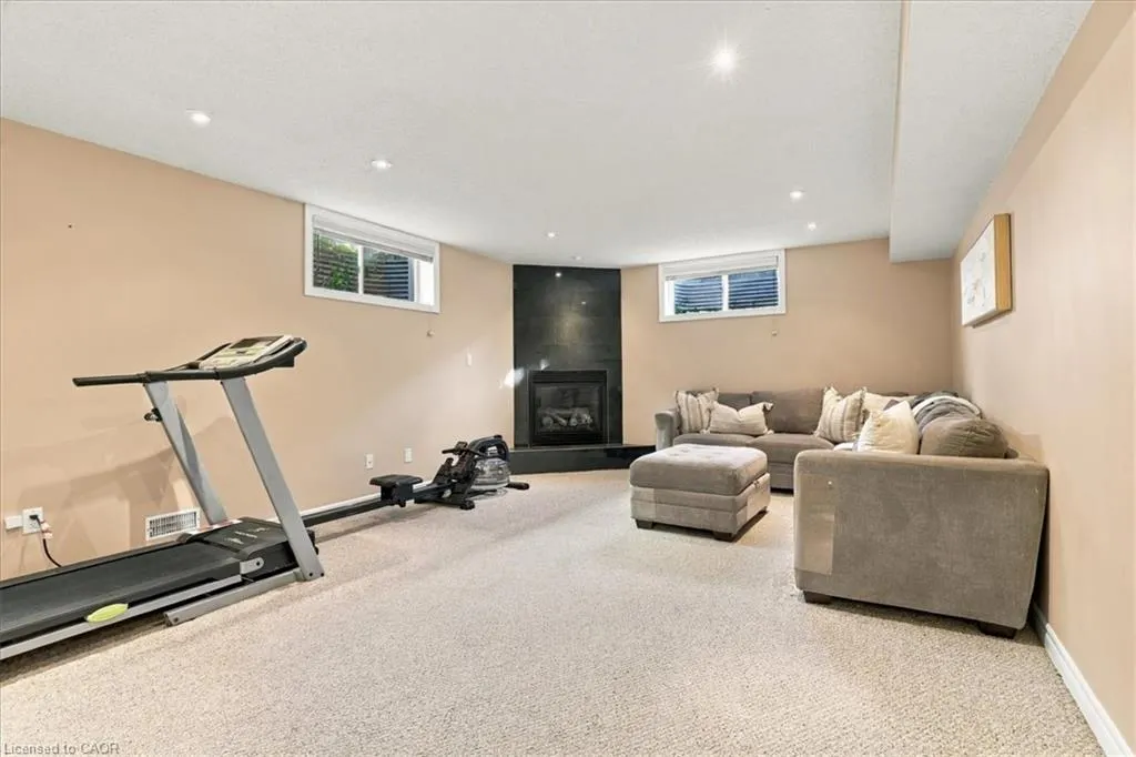 382 Mountain Laurel Crescent