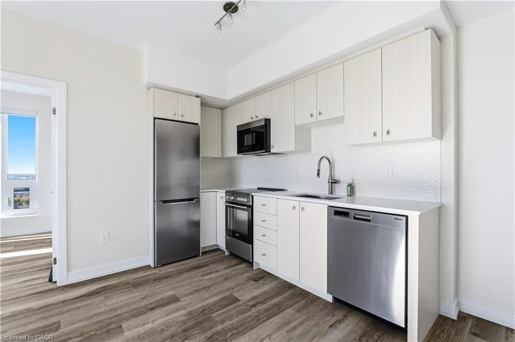 15 Wellington Street S #1609
