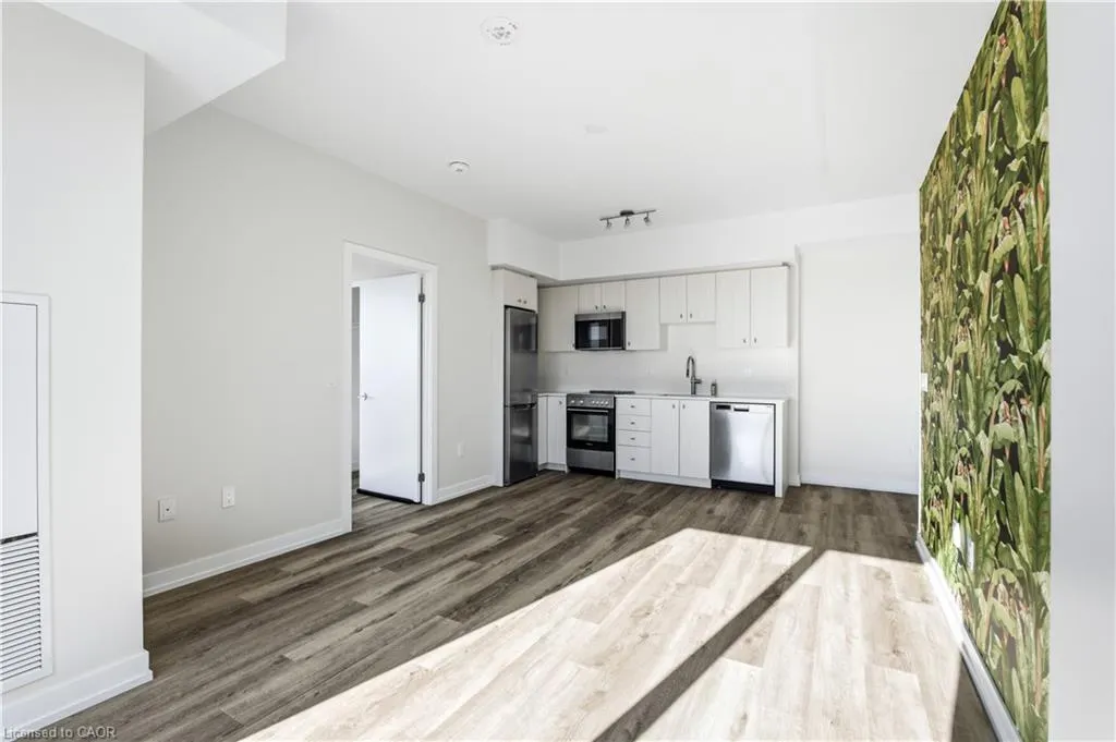 15 Wellington Street S #1609
