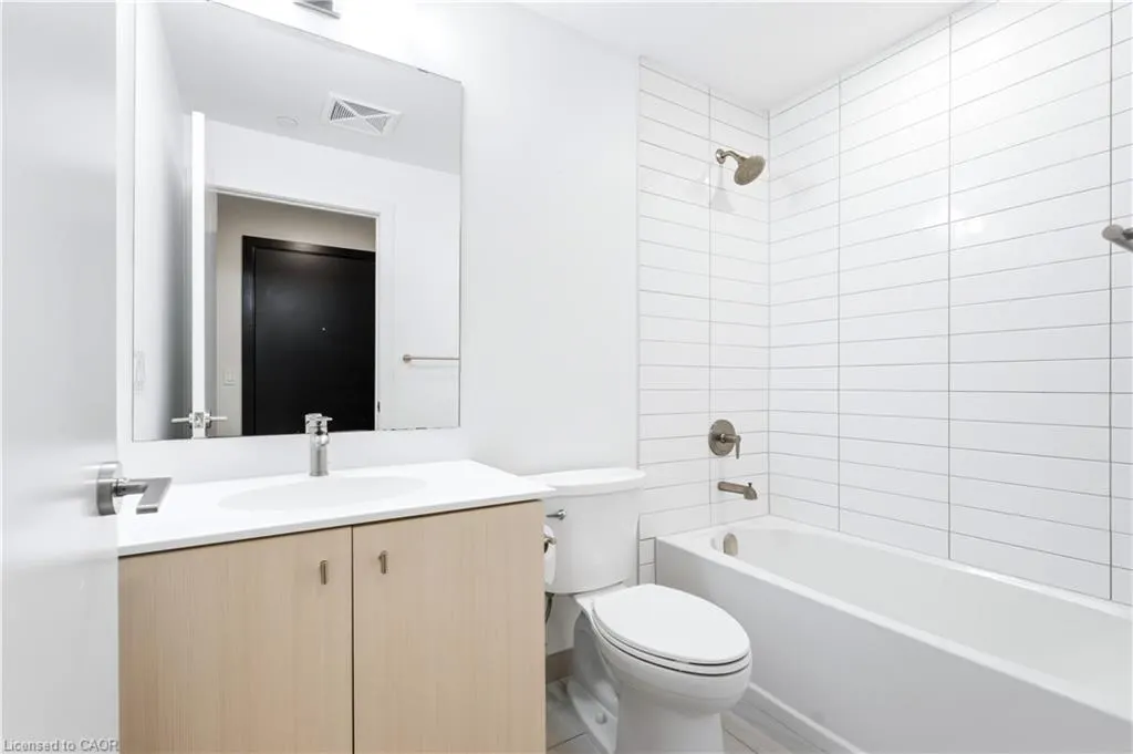 15 Wellington Street S #1609