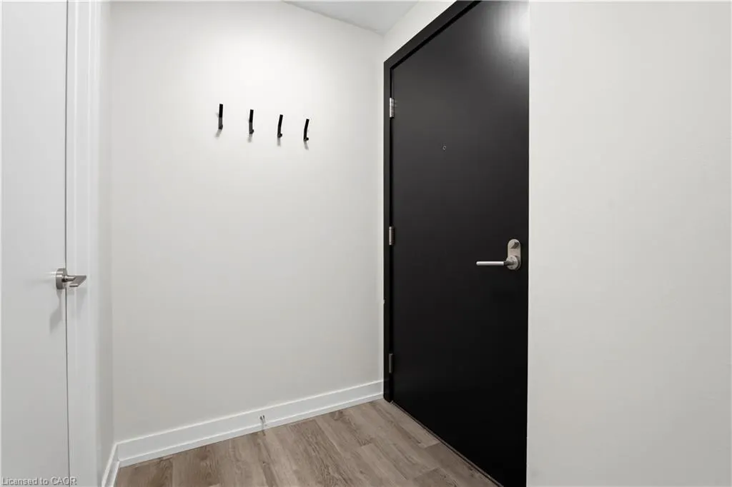 15 Wellington Street S #1609