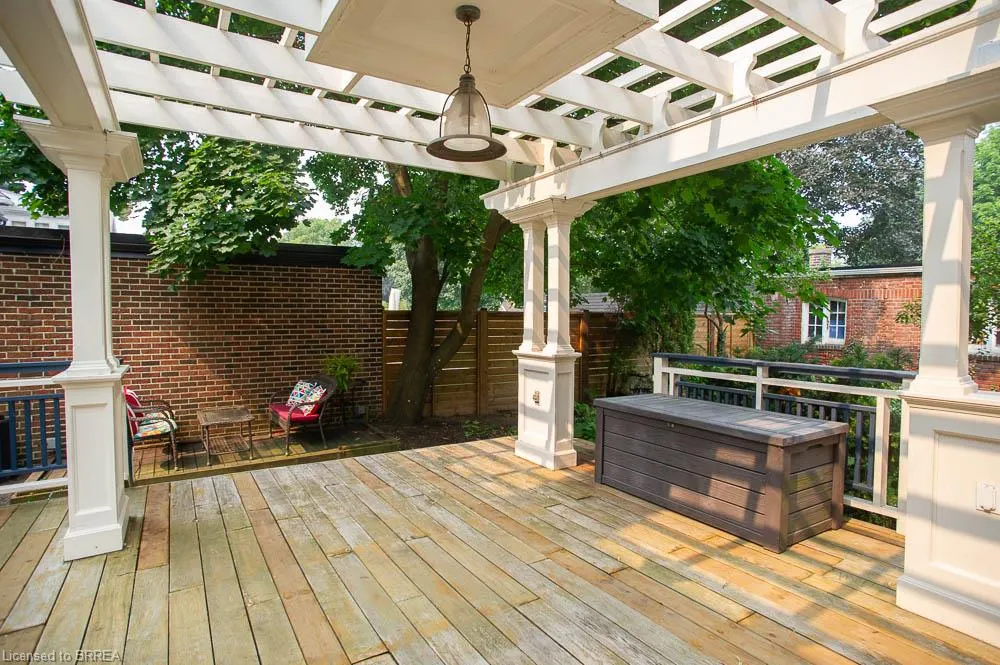 116 Dufferin Avenue