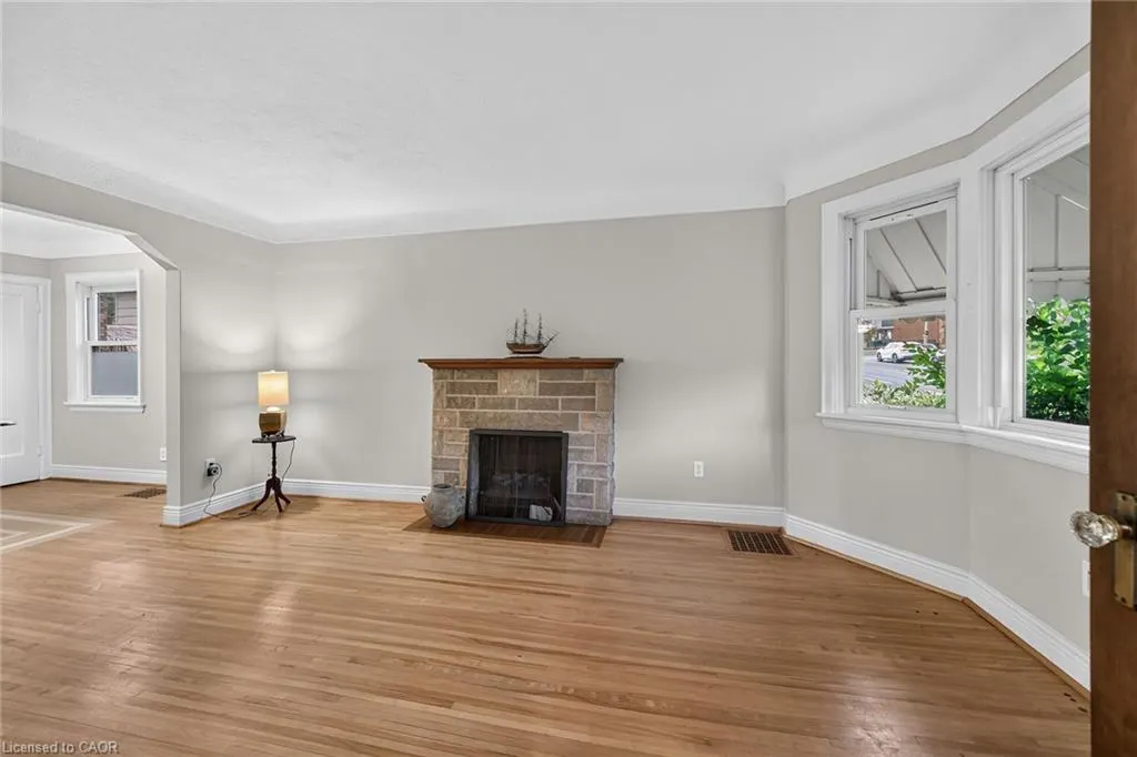 603 Upper Wentworth Street