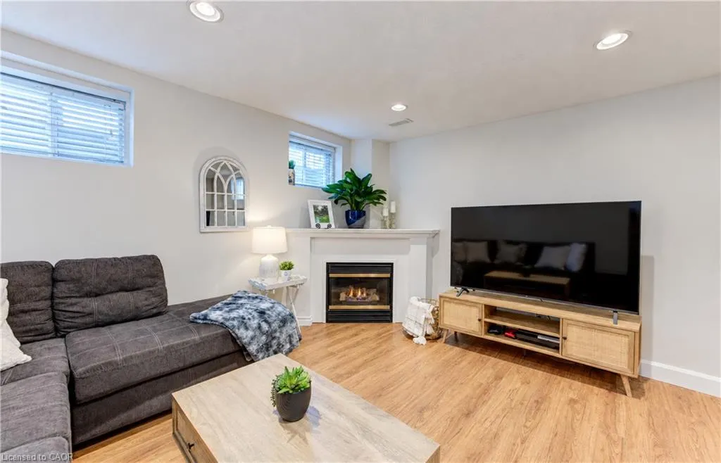 410 Sandy Cove Crescent