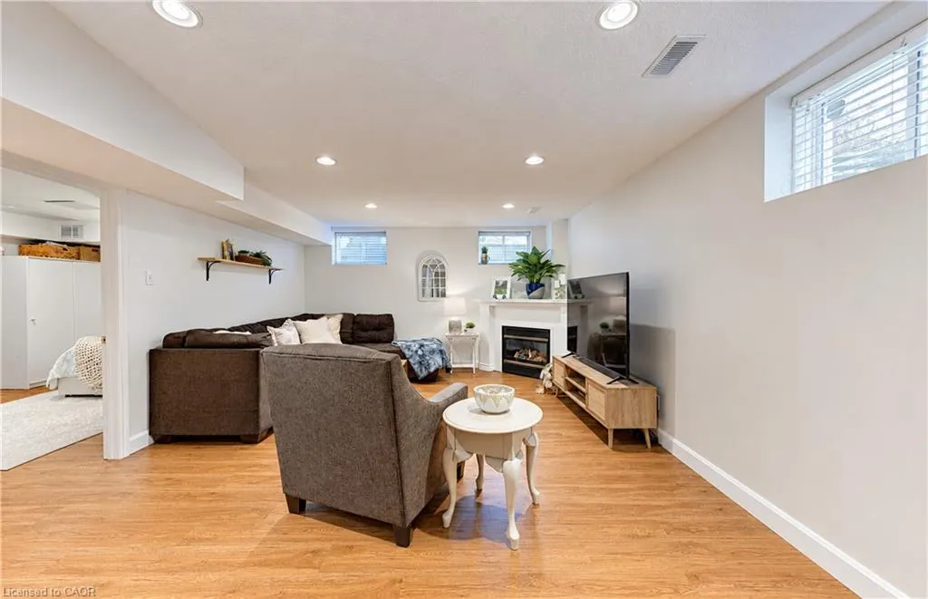 410 Sandy Cove Crescent
