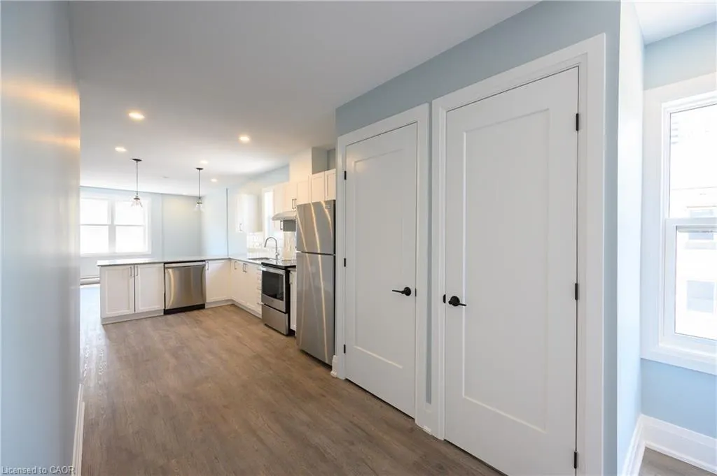 571-575 King Street E