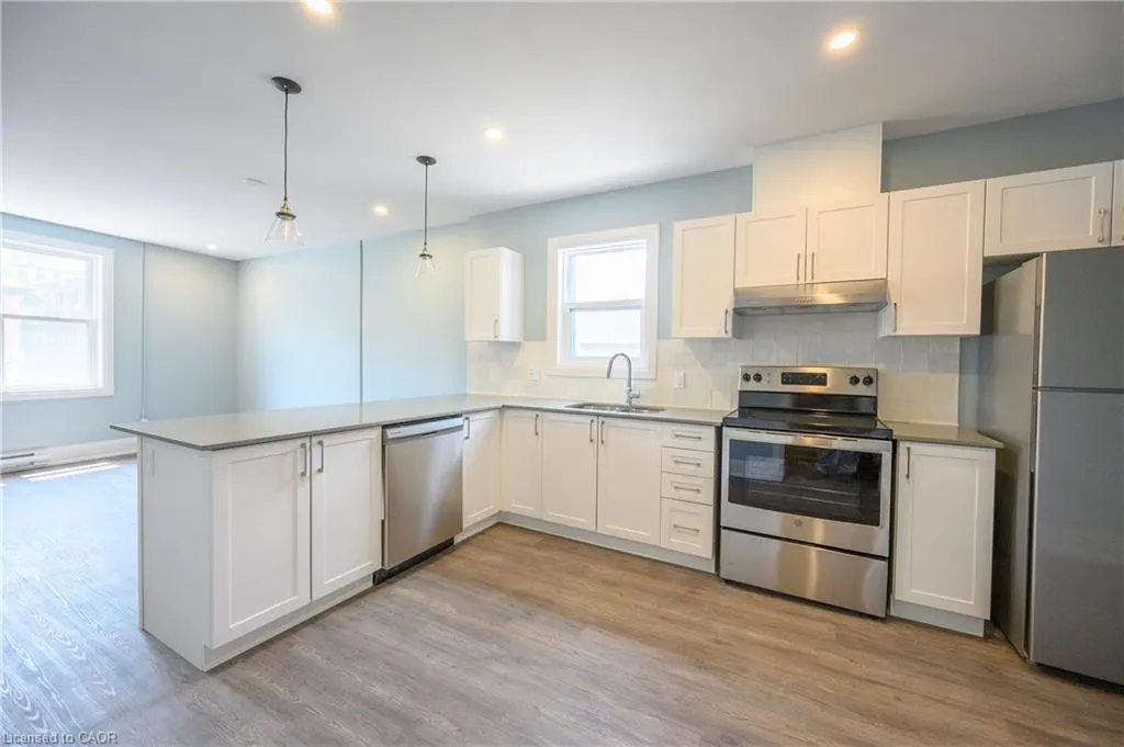 571-575 King Street E