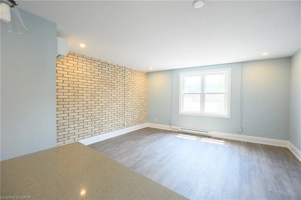 571-575 King Street E