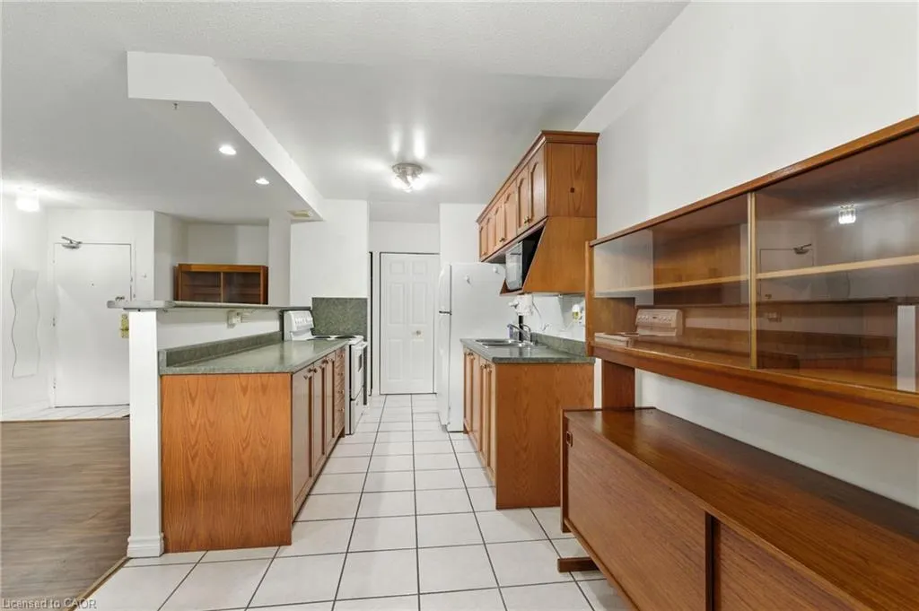 264 Oakdale Avenue #102