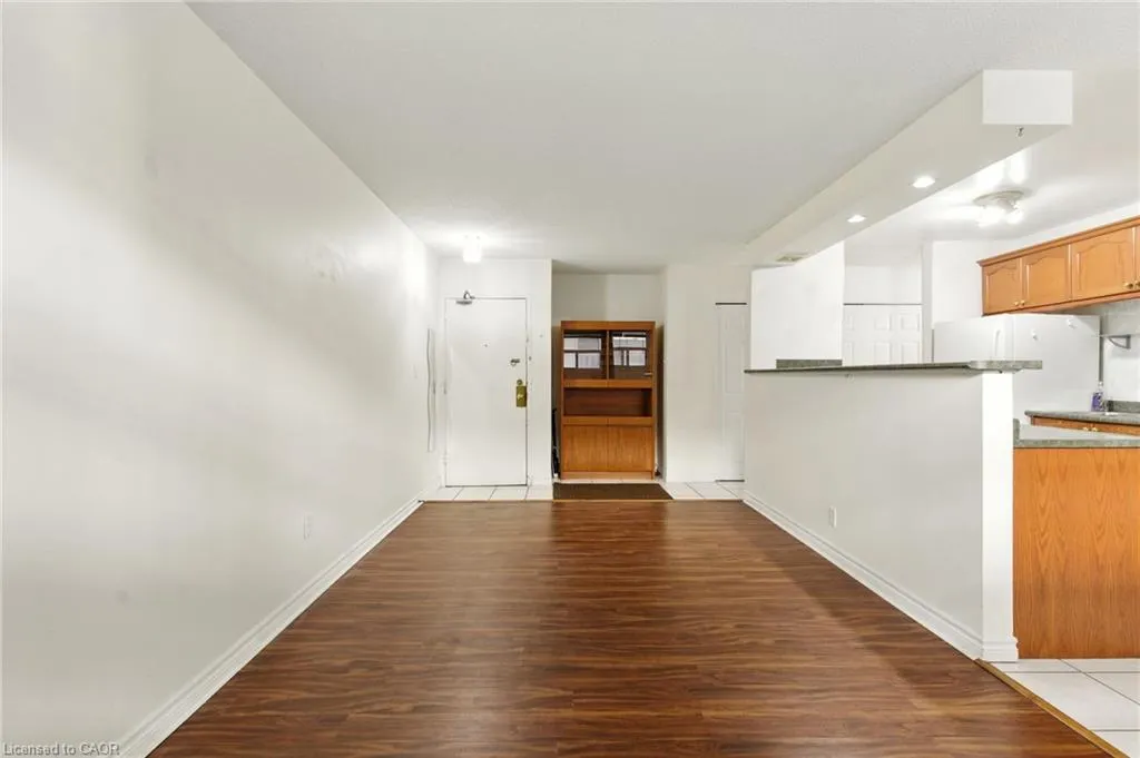 264 Oakdale Avenue #102