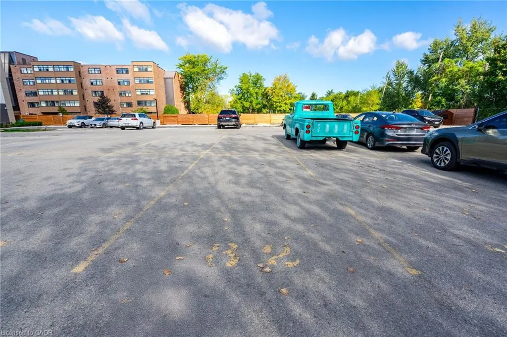 264 Oakdale Avenue #102