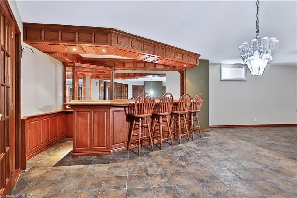 7 Charlton Drive