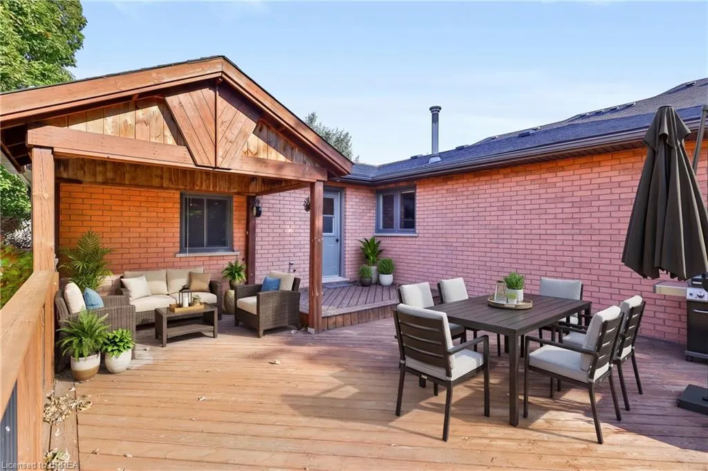 7 Charlton Drive