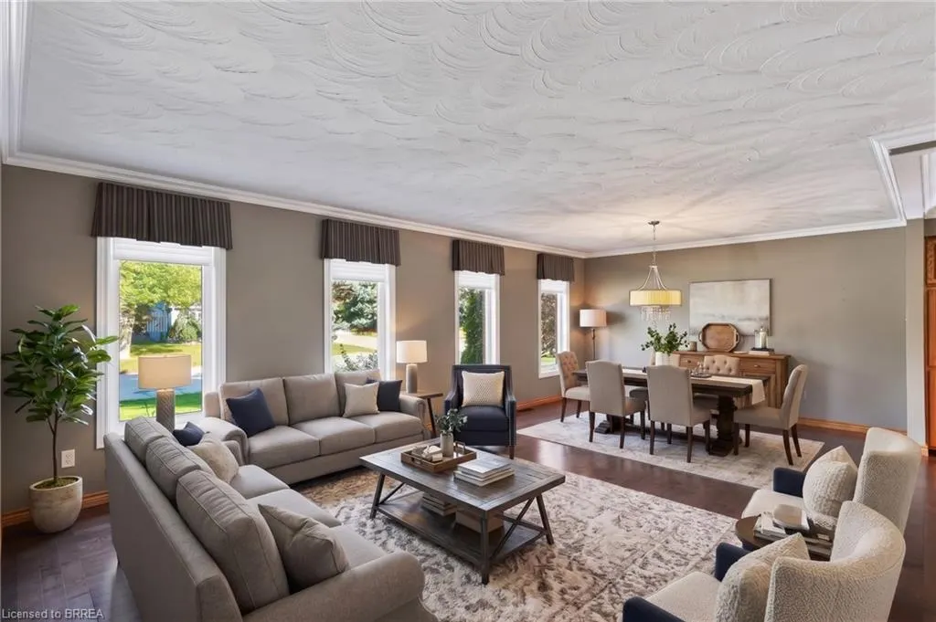 7 Charlton Drive