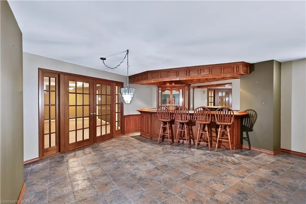 7 Charlton Drive