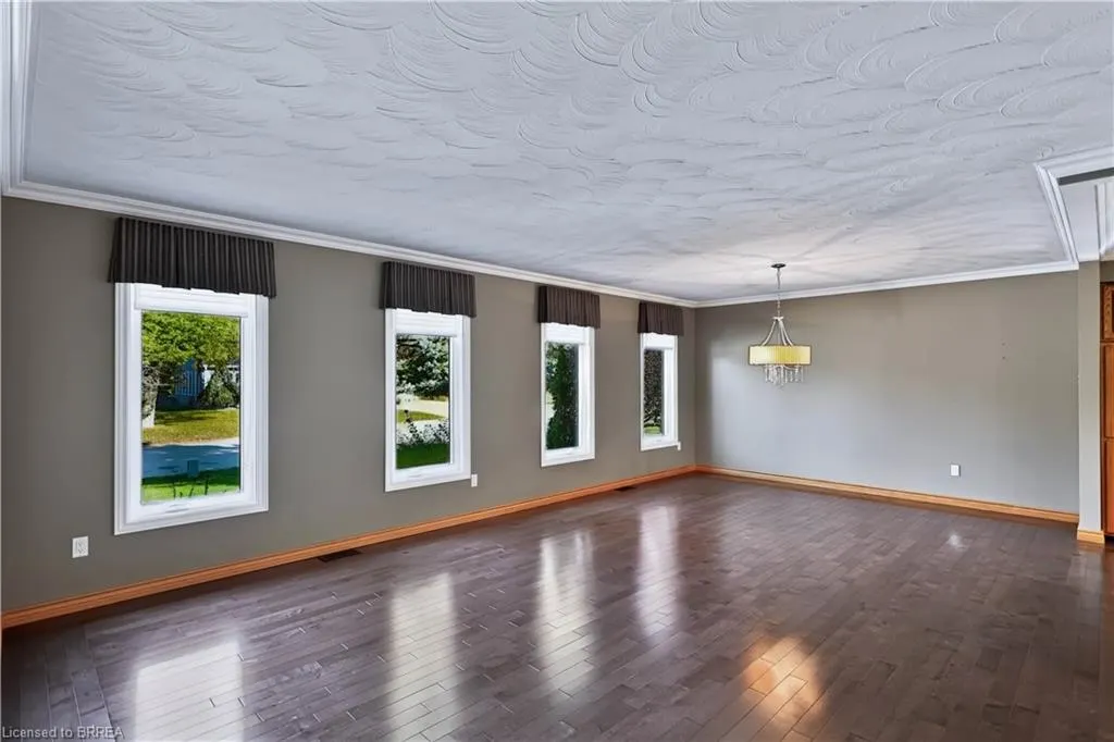 7 Charlton Drive